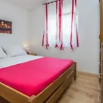 Galic Apartment Vir
