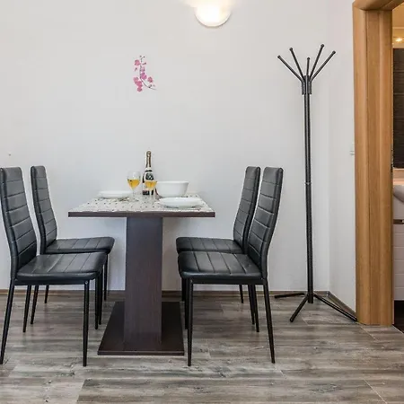 Galic Apartman Vir